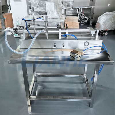 Artículo horizontal de rellenar líquido semi automático de la máquina 0.6-0.8MPa